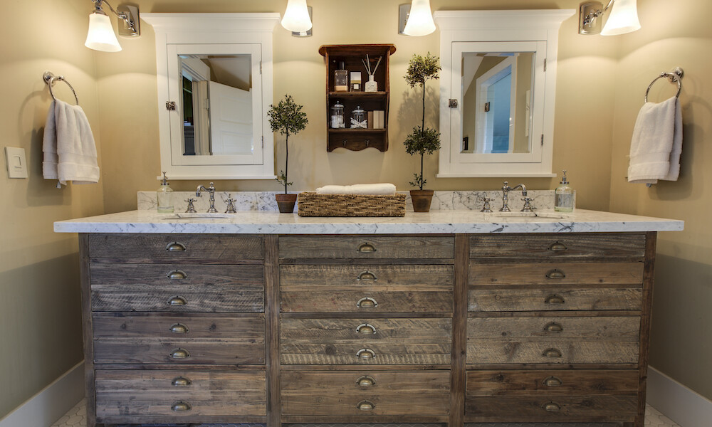 A shot of a modern bathroom.